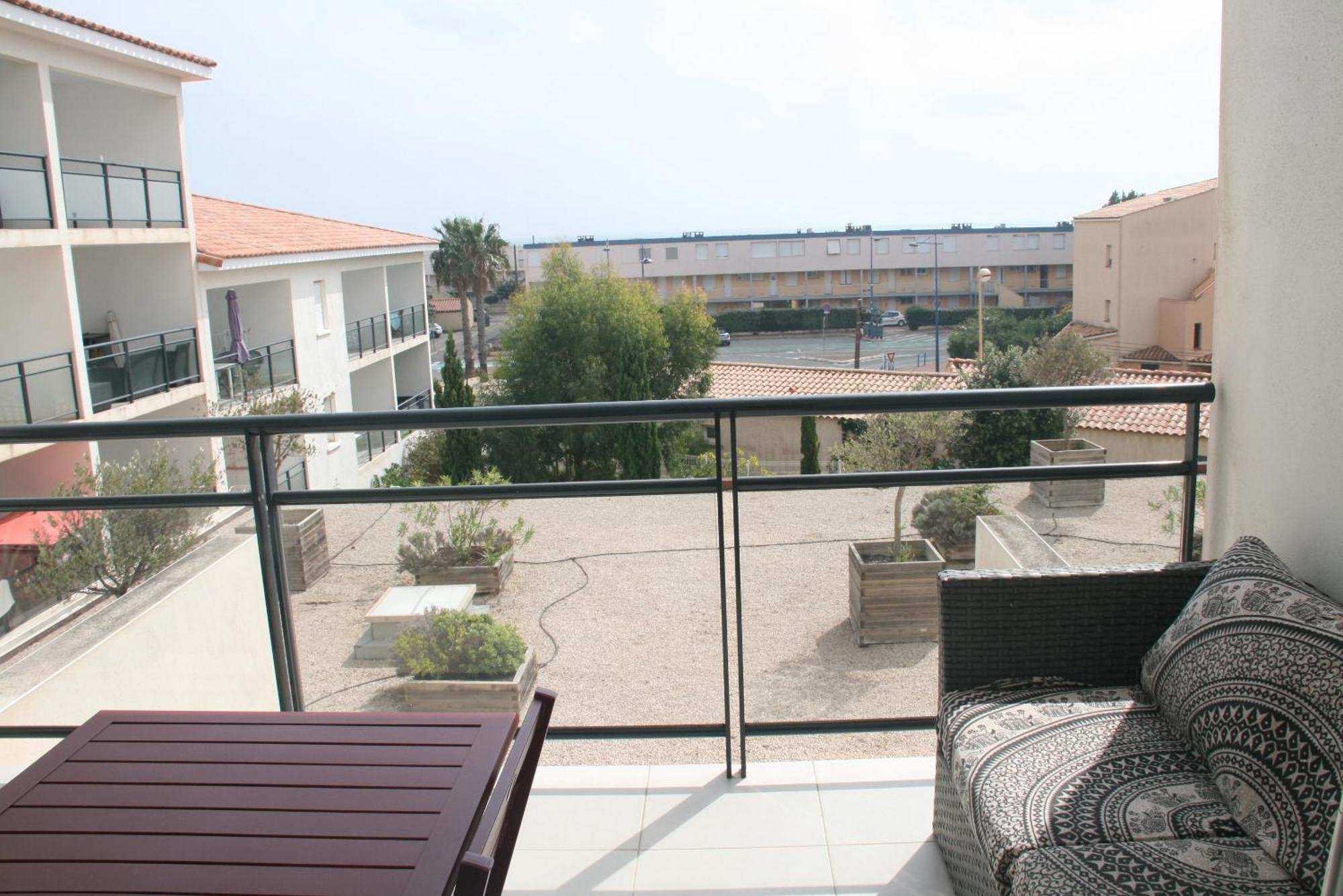 Appartement T2 moderne avec terrasse a 100m de la plage et parking sécurisé 4 PERS MAXI à Saint-Pierre-la-Mer  Extérieur photo